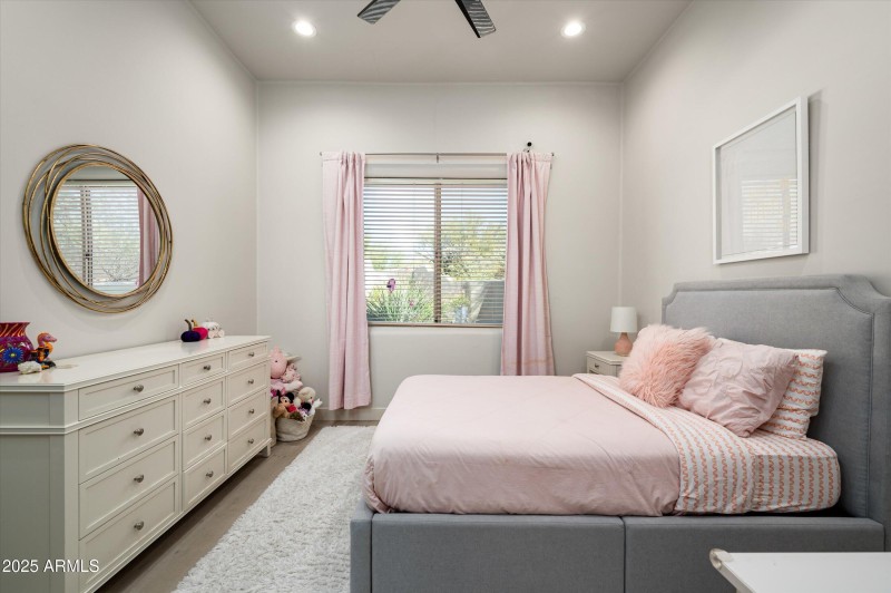 32-10918ESutherlandWay-32