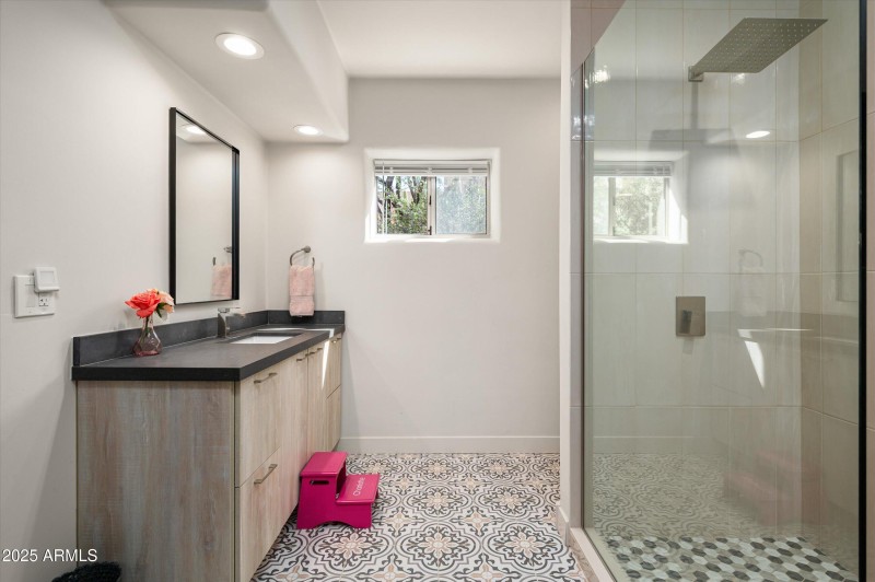 33-10918ESutherlandWay-33