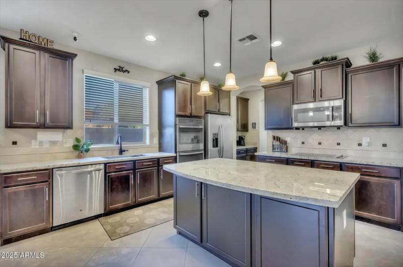 04-Kitchen and island 2