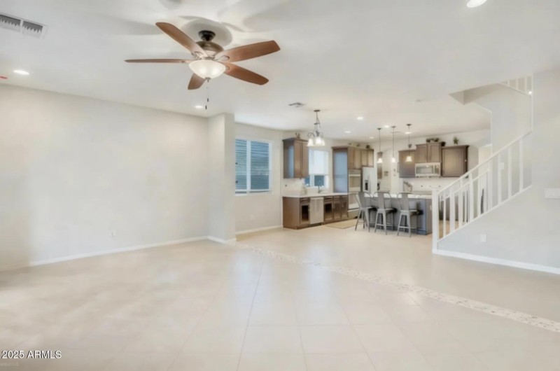 06-Family room and Kitchen