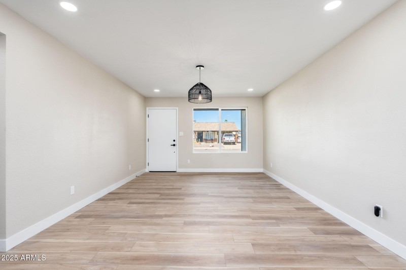 1805 W Cheyenne Dr - 04