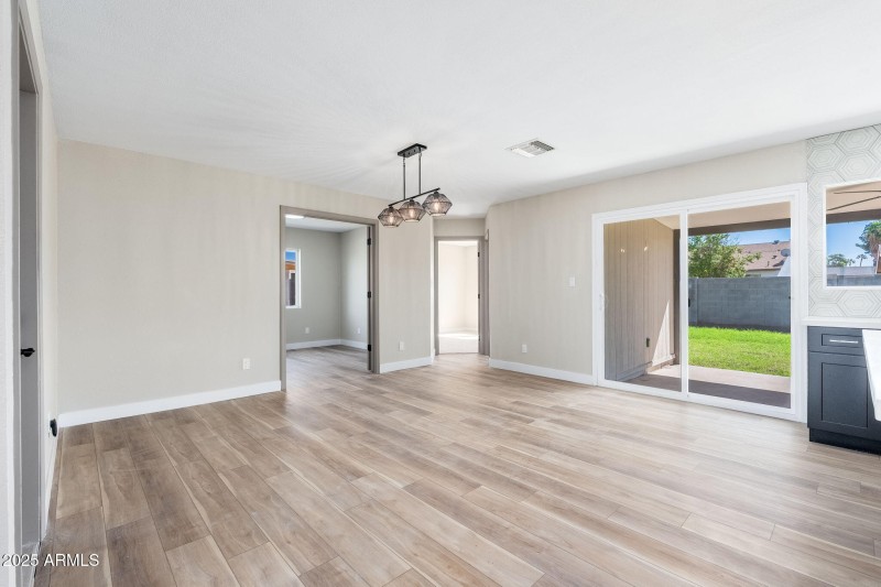 1805 W Cheyenne Dr - 12