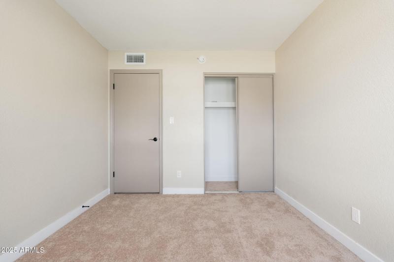 1805 W Cheyenne Dr - 23