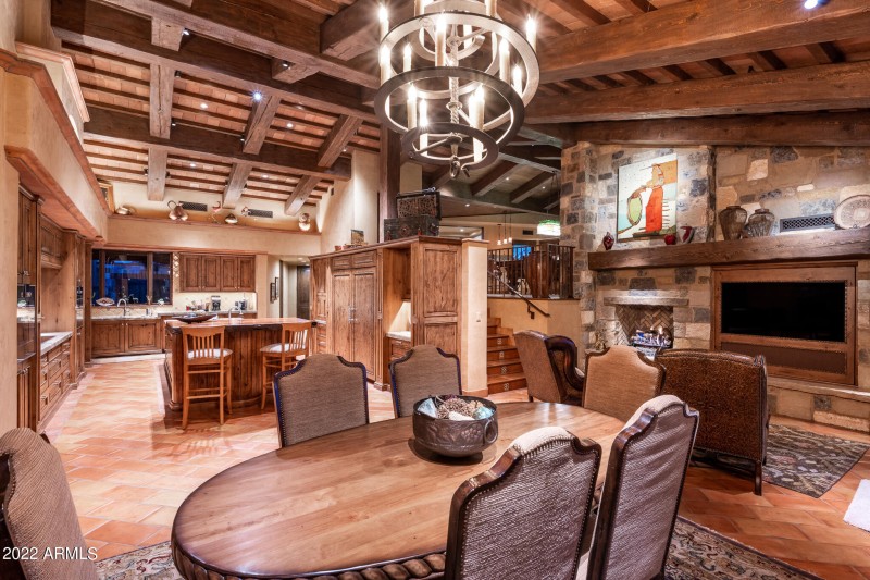 Kitchen, dining and lounge space
