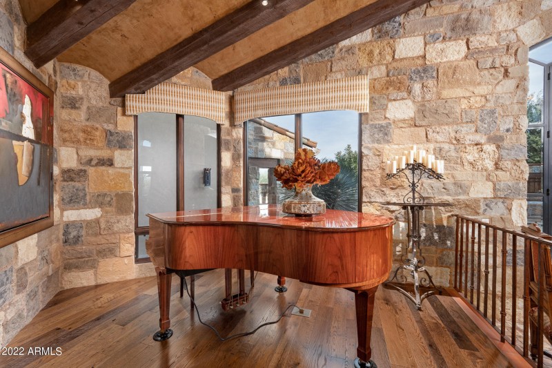 Grand piano space