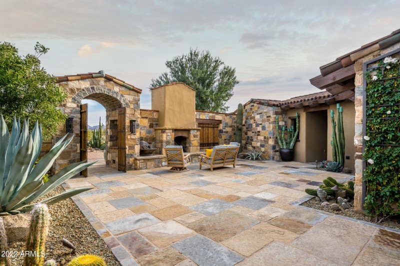 Spacious front courtyard