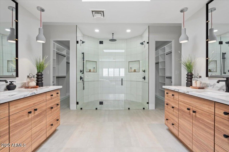PRIMARY BATH WITH DUAL VANITIES