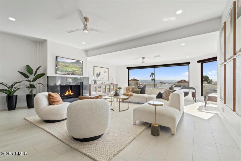 MAIN LIVING FACING SOUTH