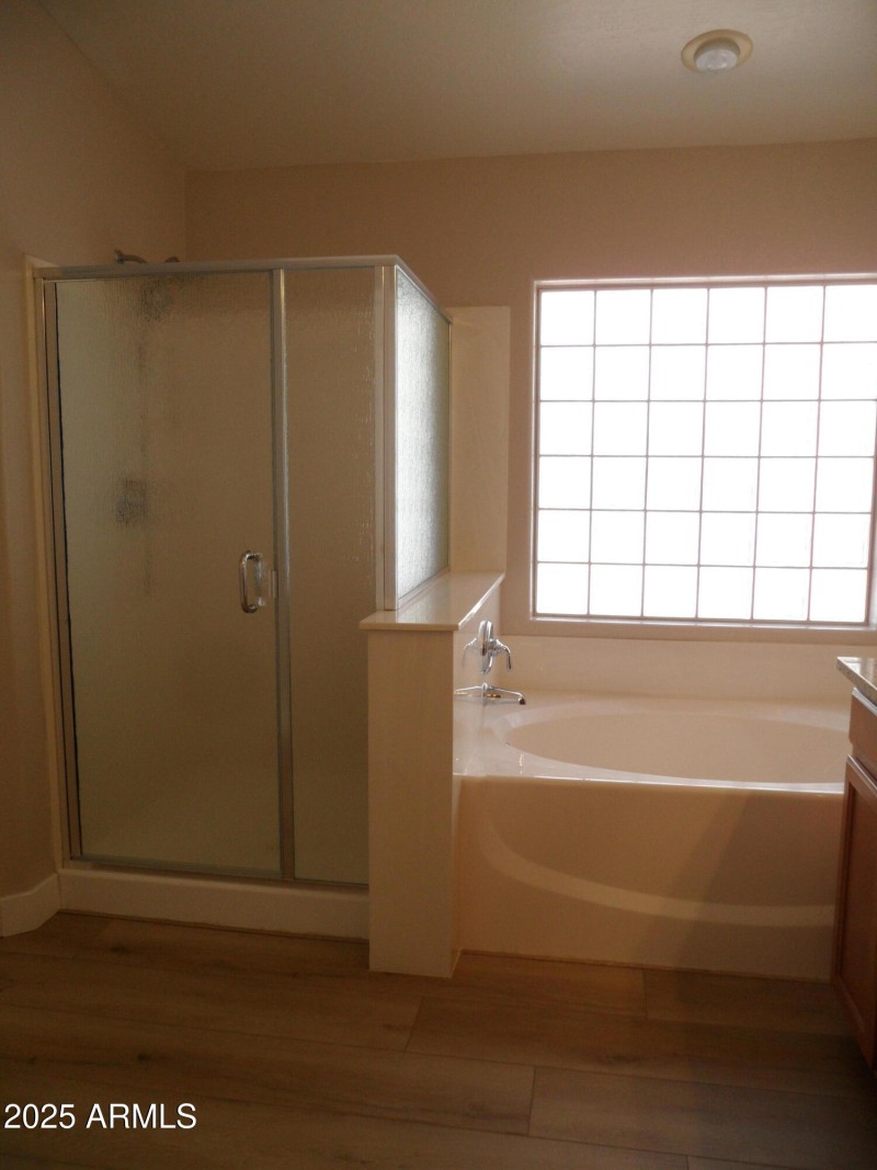 separate tub & shower in primary