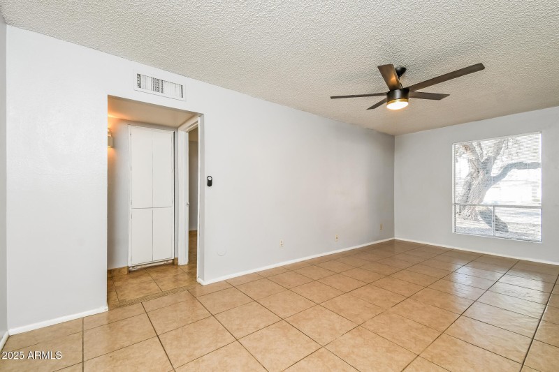 5-photo-Living-Room-80031a32-768f-4329-a