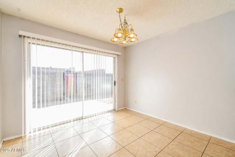 6-photo-Dining-Room-6c70cc09-dde9-42e1-9