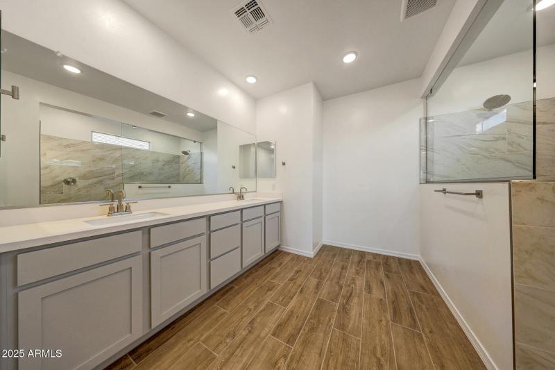 PHX_Las Ventanas_Lot 2020_Garnet_18381 M