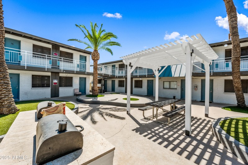 15-3025N32ndS-The Retro-ocupix-v2-9-9