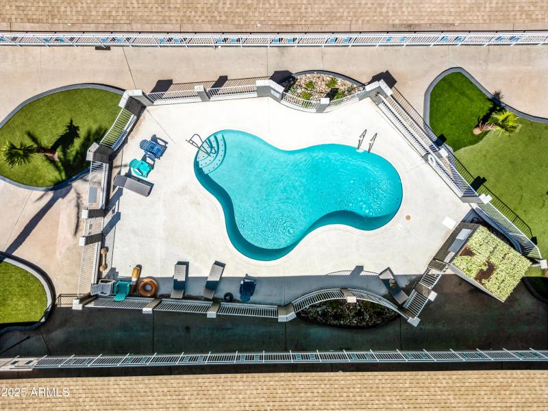 22-3025N32ndS-The Retro-ocupix-v2-9-9