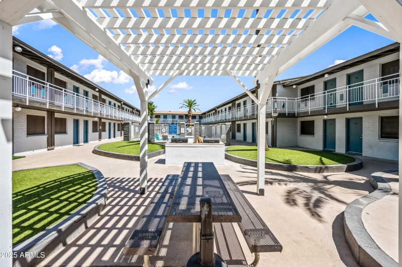 13-3025N32ndS-The Retro-ocupix-v2-9-9