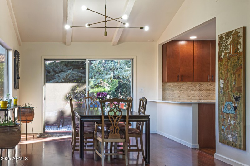 Dining + Breakfast Bar