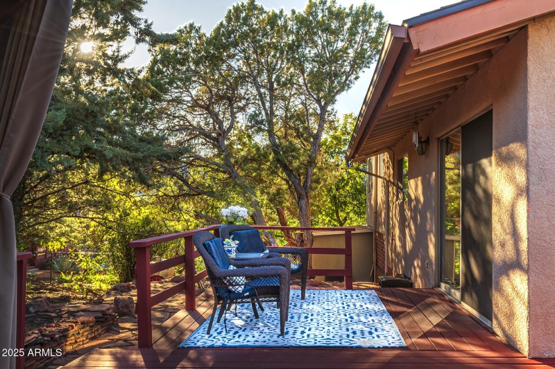 Peaceful Private Backyard Retreat