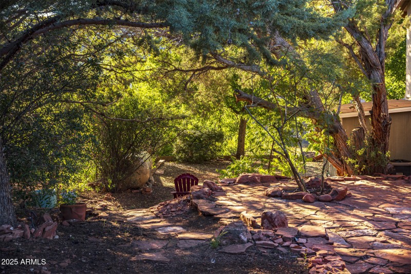 Peaceful Private Backyard Retreat