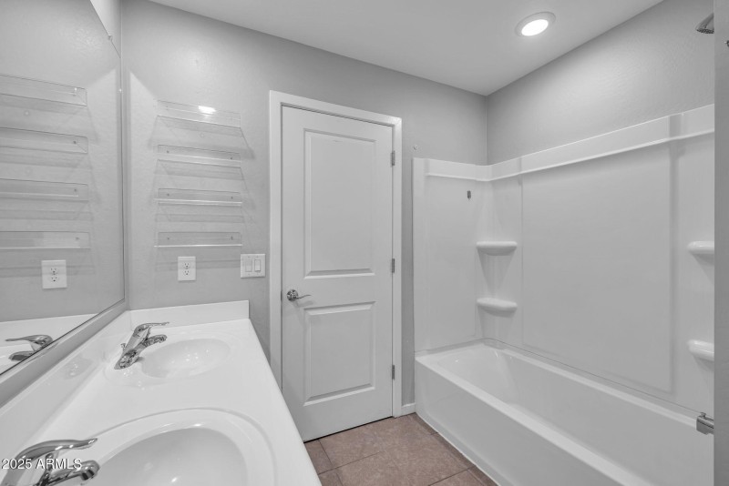 25-web-or-mls-896A1590