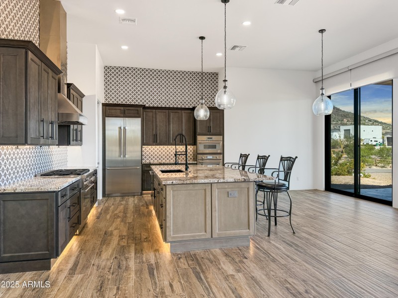 Designer Kitchen w/ Granite Island