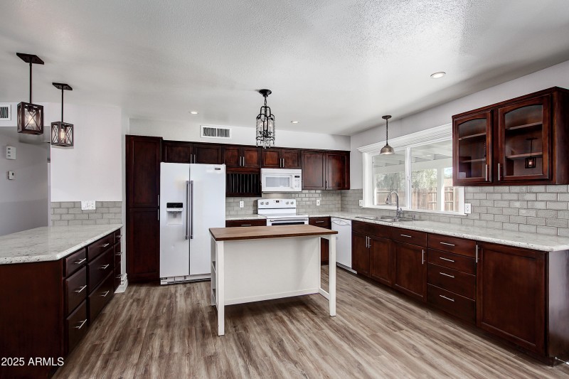 3521 W Detroit St 7 Kitchen