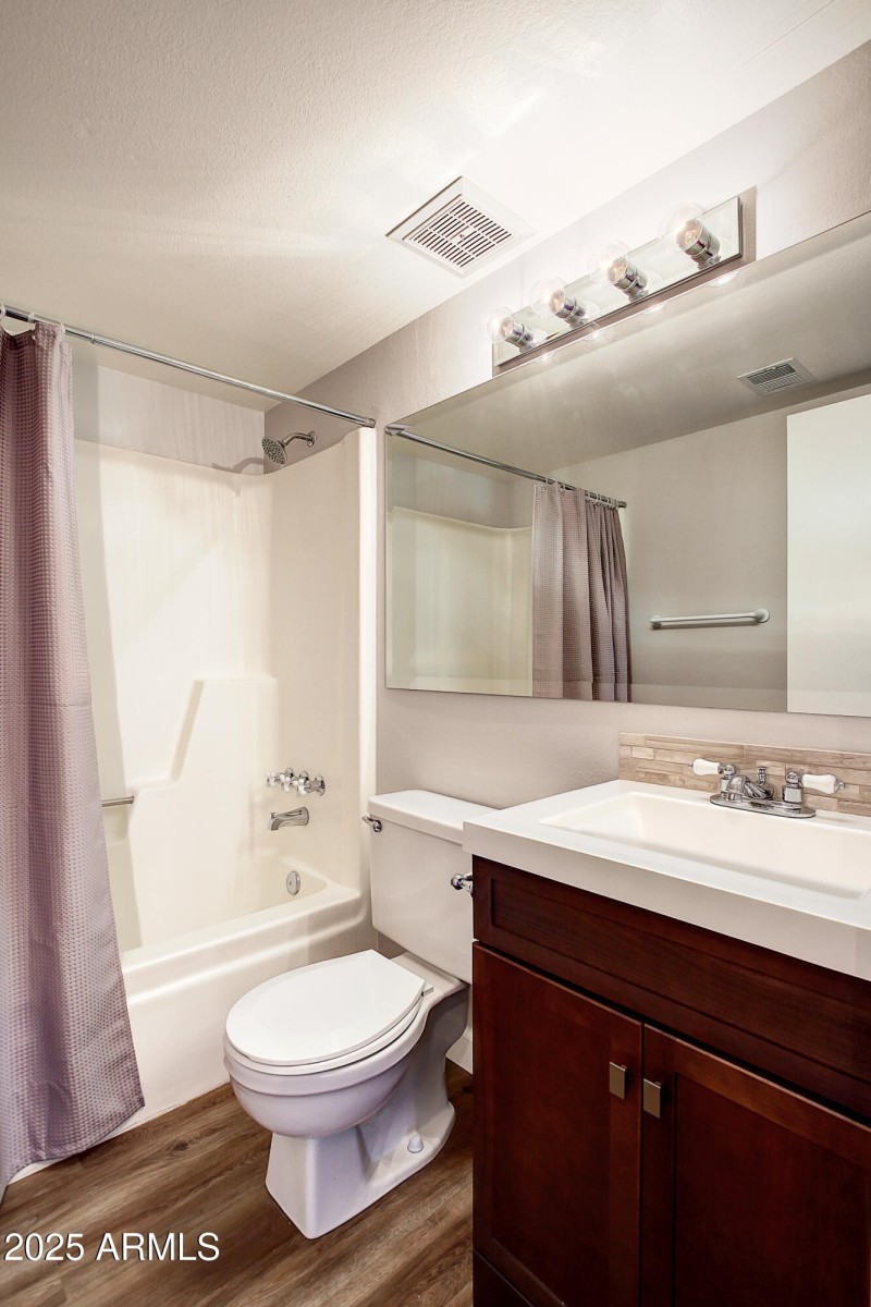 3521 W Detroit St 23 Bath 2