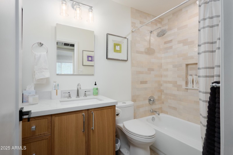 PropertyImageCo_4226N84thPl_WEB_3