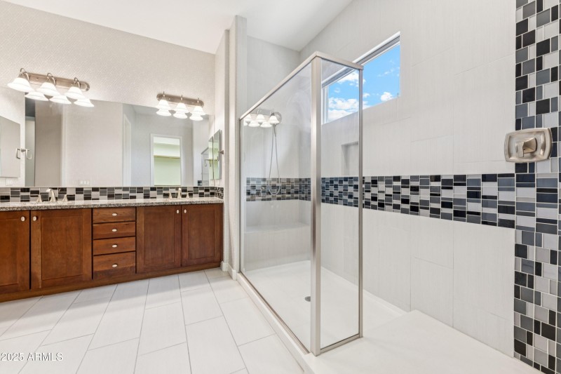 Primary EnSuite Bath, Alt View