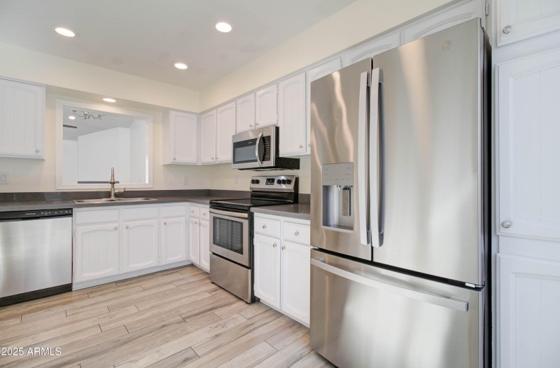 5134 E Edgemont Ave-13