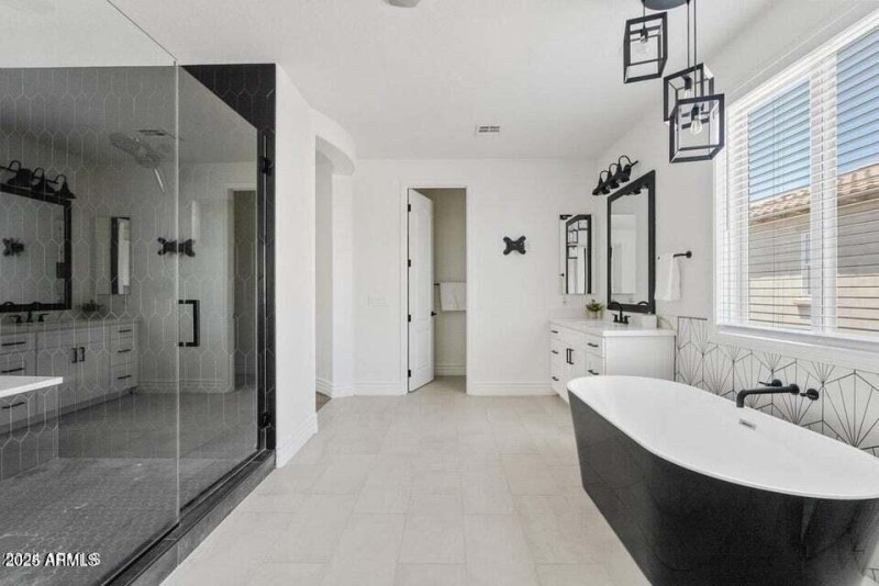 Primary bath with walk in shower & tub