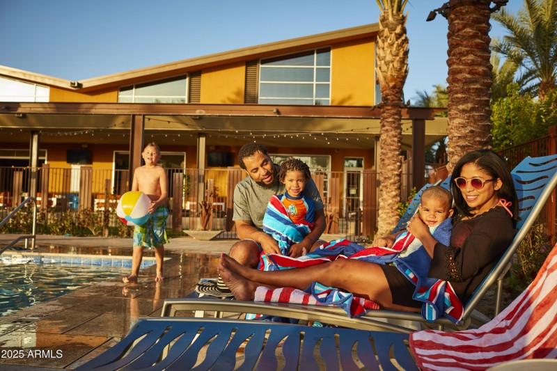 Eastmark_TheMark_Pool_1