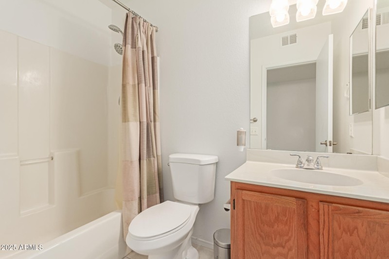 1531 E Buena Vista Dr