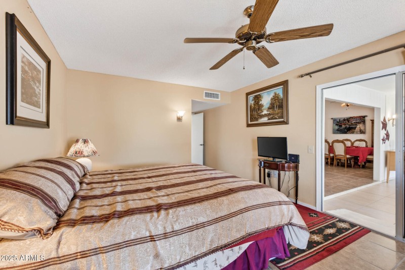 42_21610_N_Sunglow42_mls