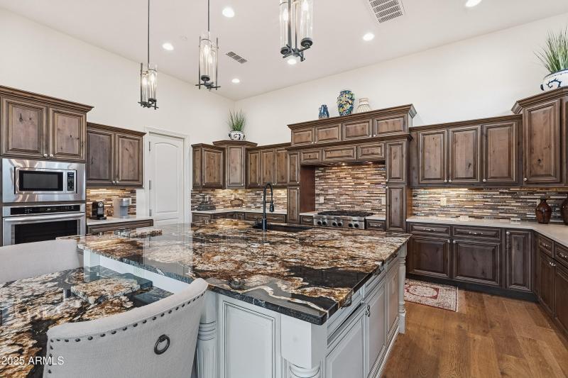 Expansive Stone Detailing