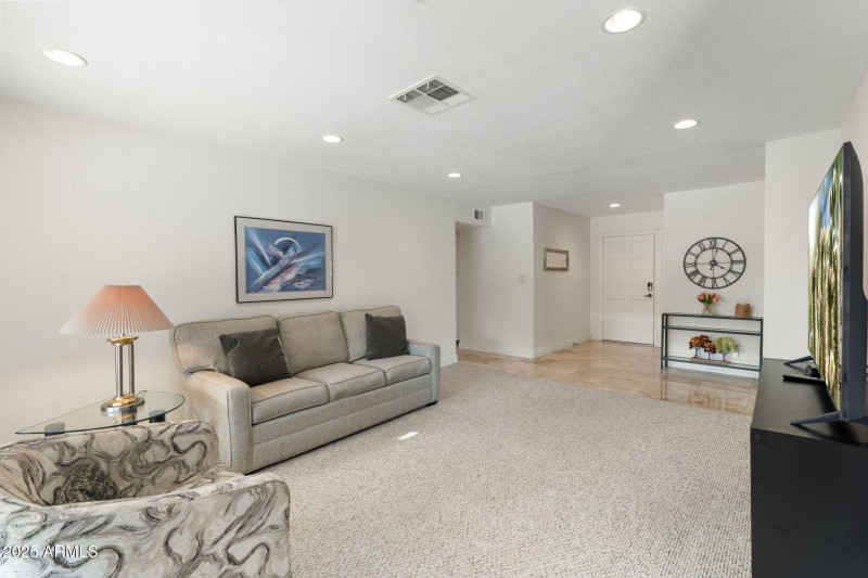 4) 63672-68f710b5341fa