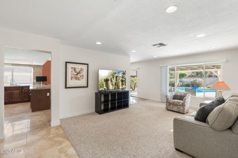 6) 63672-68f710b6d9c0a