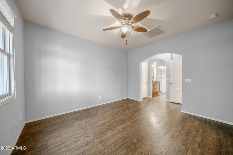 17_30285 w leah dr-16