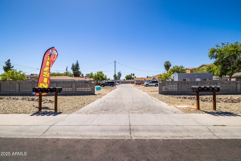 2425 W Turney Ave - Exterior 15