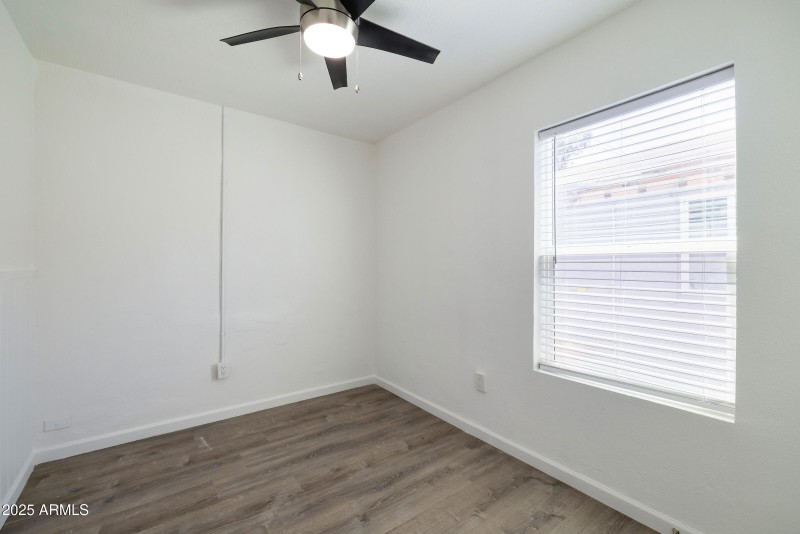 2425 W Turney Ave - Interior 04