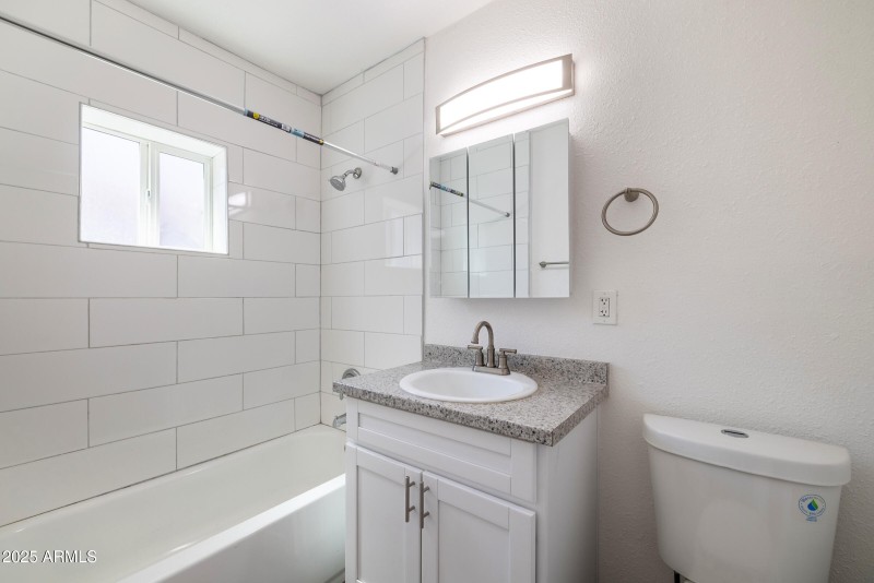 2425 W Turney Ave - Interior 05