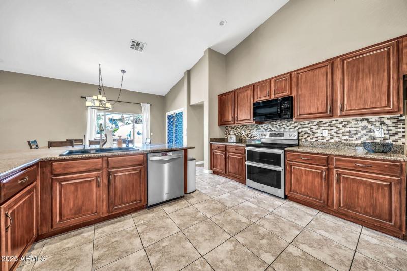 13204 W San Miguel Ave-17