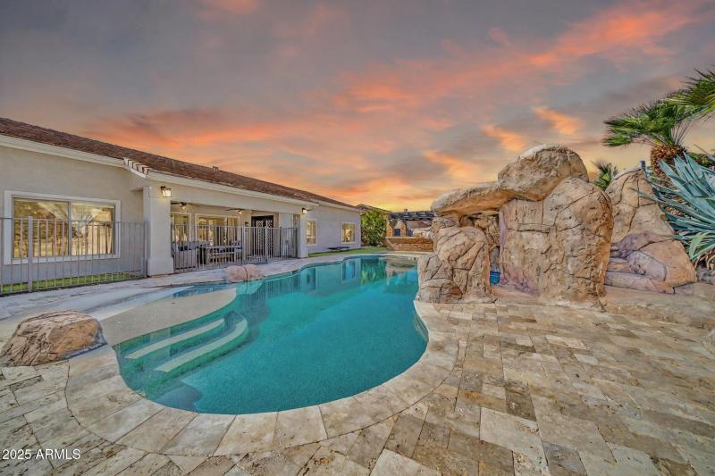 13204 W San Miguel Ave VT 5