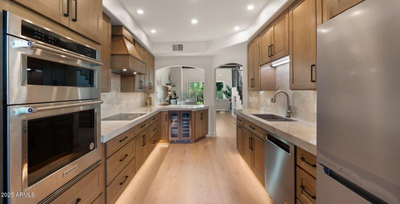 13-web-or-mls-Kitchen1