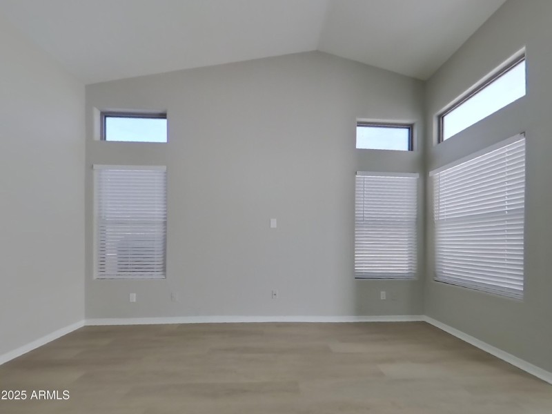 2_pc_PxU6rwIqlI_pYPfJnafFE_layout_1