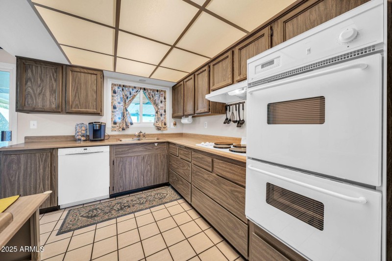 20018 N Lake Forest Dr-16