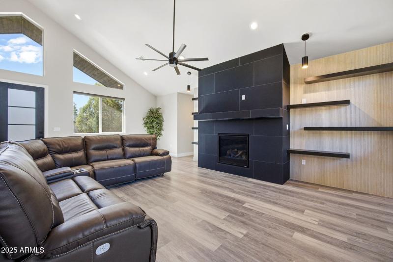 2701NEagleViewLp-ShowLowAZ-7