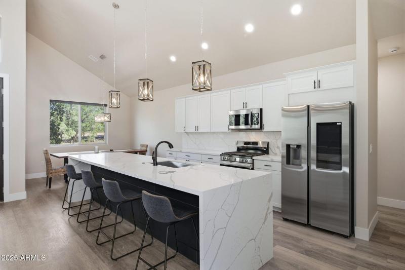 2701NEagleViewLp-ShowLowAZ-10