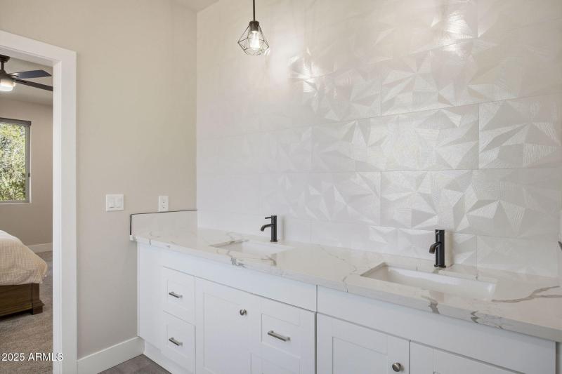 2701NEagleViewLp-ShowLowAZ-19