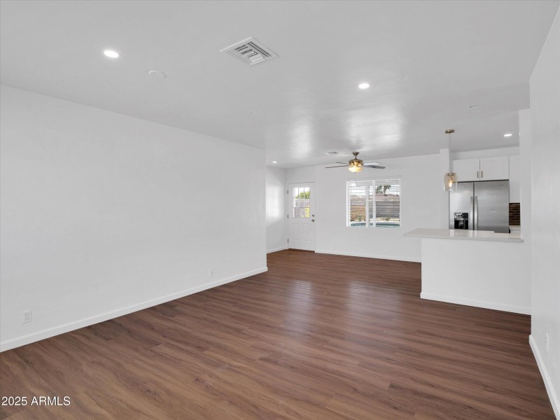 02-4337 E Wilshire Dr-2