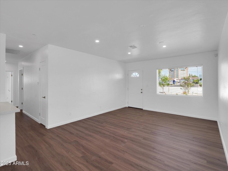 04-4337 E Wilshire Dr-4